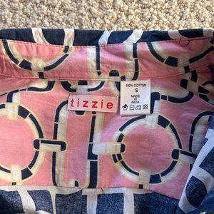 Tizzie repeating geometric patterned shirt, Size Small